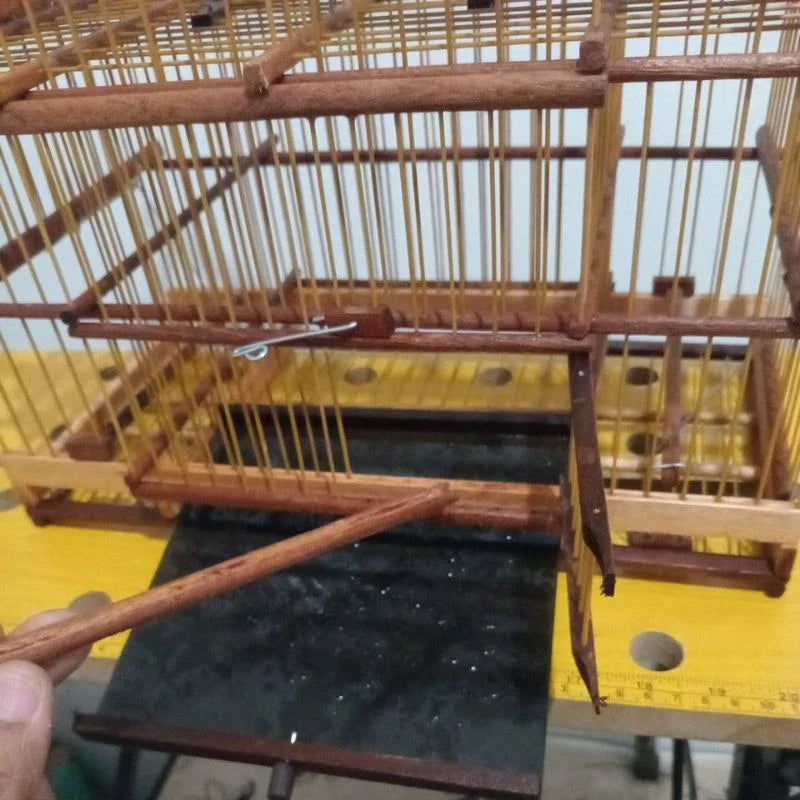 Gaiola de Madeira 4 Divisões com Abertura Automática Malha Fina 34x30x17cm Completa + Envio Rápido